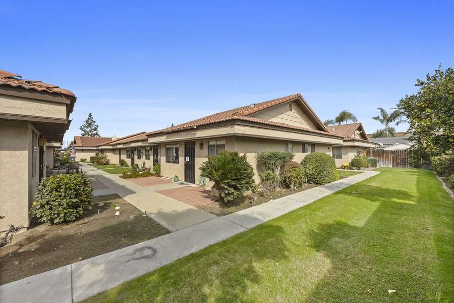 Manor I: single-story homes along a green lawn